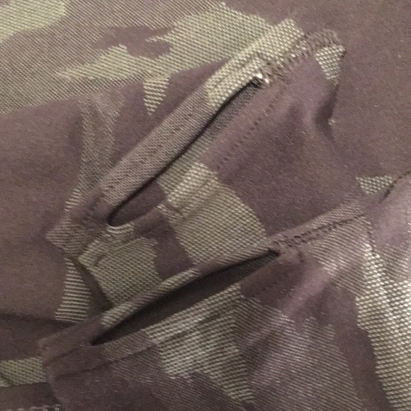 Athleta Camo Women's Size Large Long Sleeve Top - Picture 10 of 10